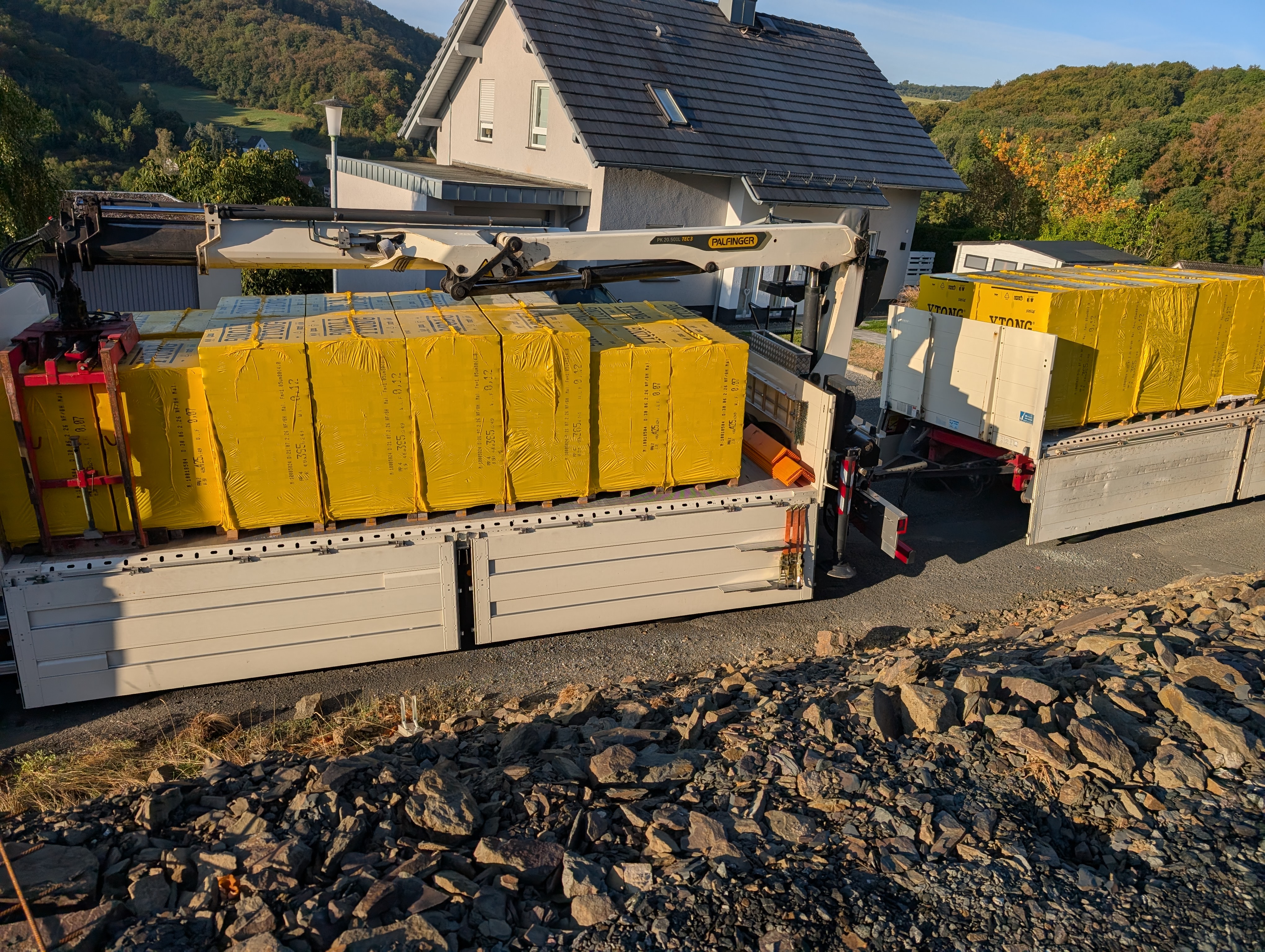 LKW mit Ytong Steinen